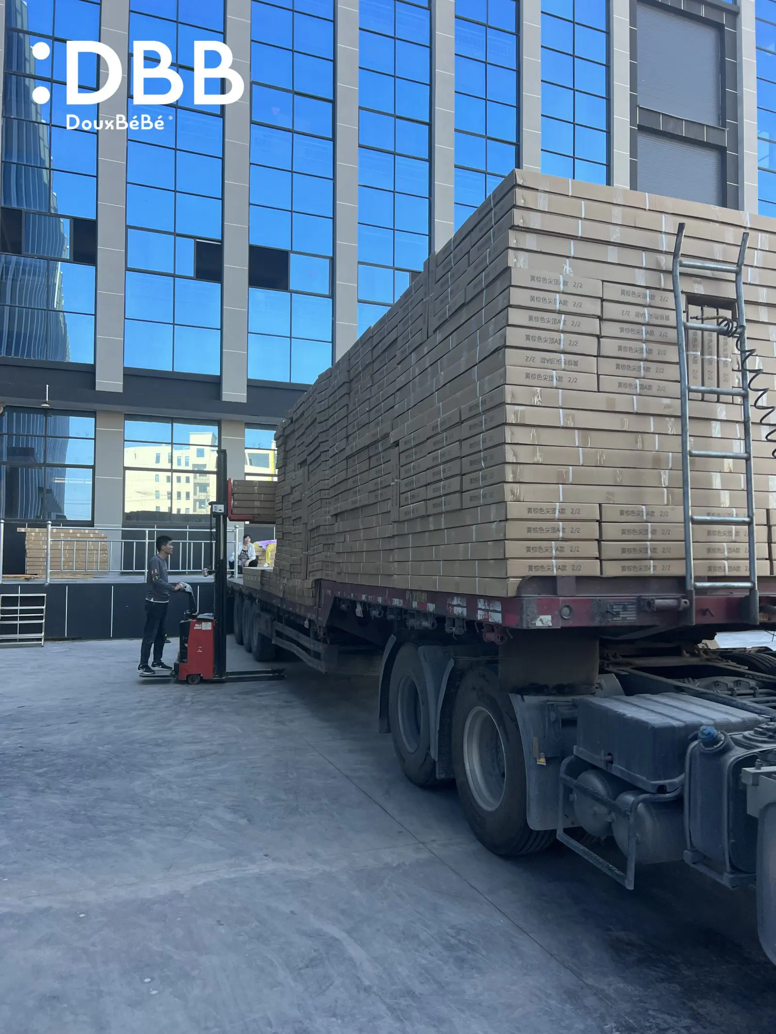 A record high! The daily shipment of dibibi Jiangdong factory reaches 5000 pieces! 1 Shipment from Jiangdong Plant2