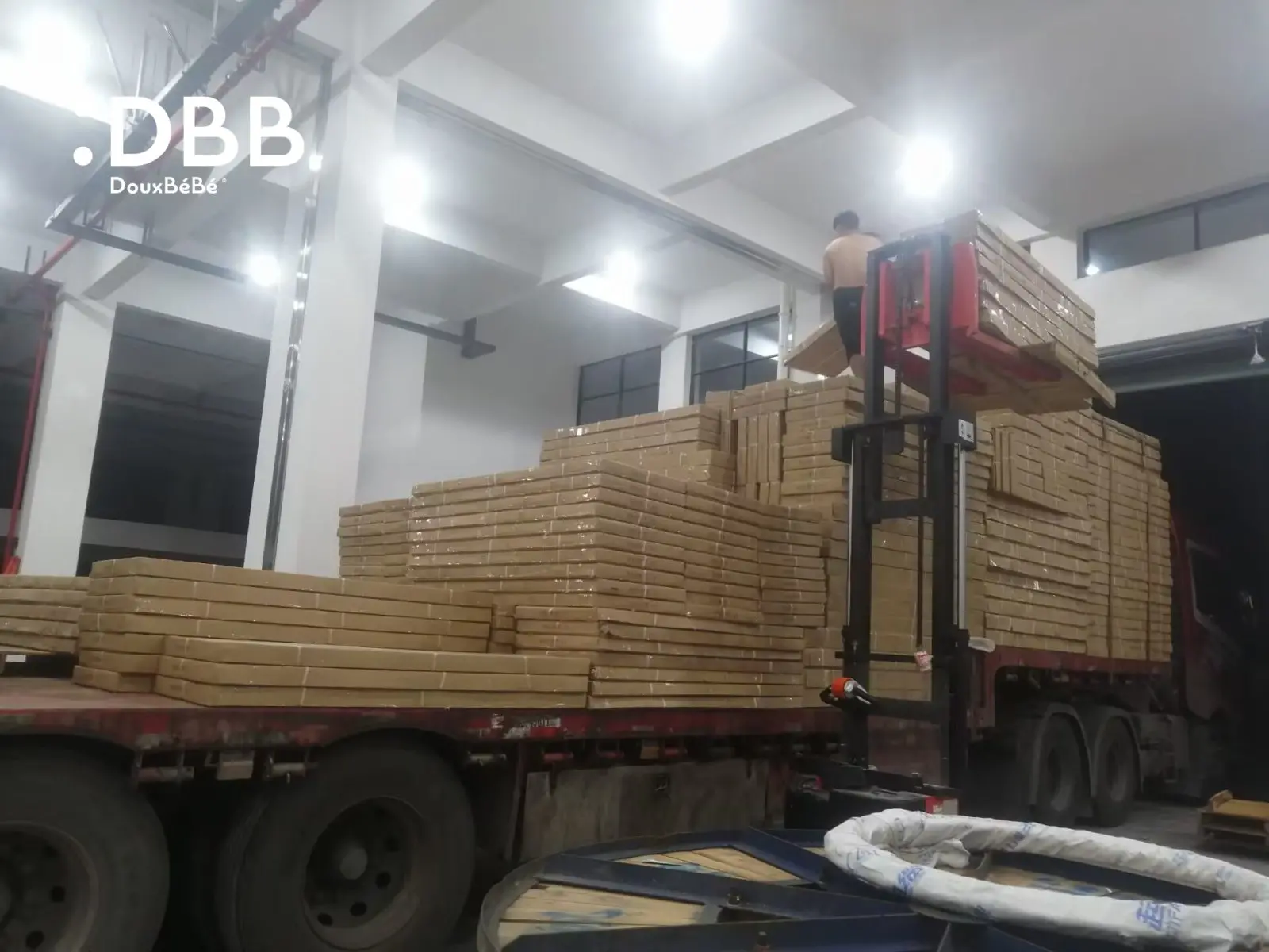 A record high! The daily shipment of dibibi Jiangdong factory reaches 5000 pieces! 3 Shipment from Jiangdong Plant5