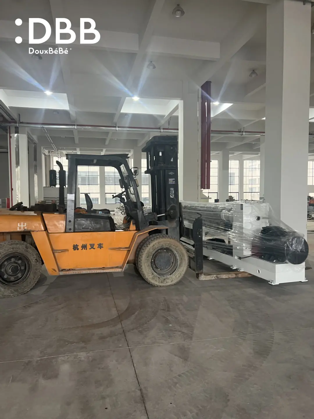 A large number of new equipment arrived in the Jiangdong plant area of dibibi 1 32dcf508 1917 4296 806e 17b44b079b071