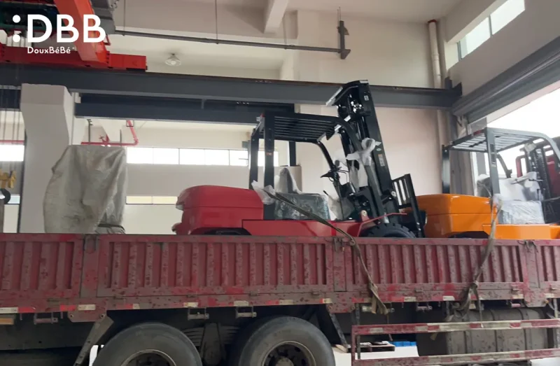 Resin Storage: Buy a Trendy Shed in Bulk for Retailing 1 DooxBeBe-newly-purchased-forklift-enters-the-factory