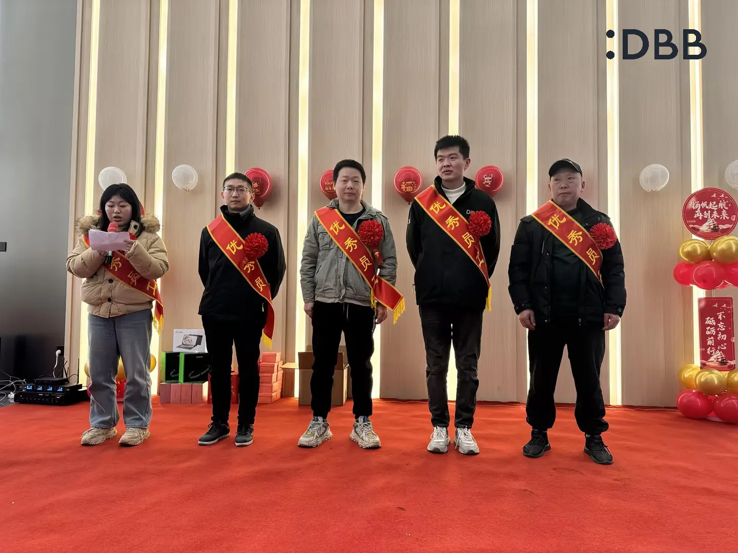 Hand in Hand丨DBB 2025 Annual Meeting Ceremony 3 Excellent employees1