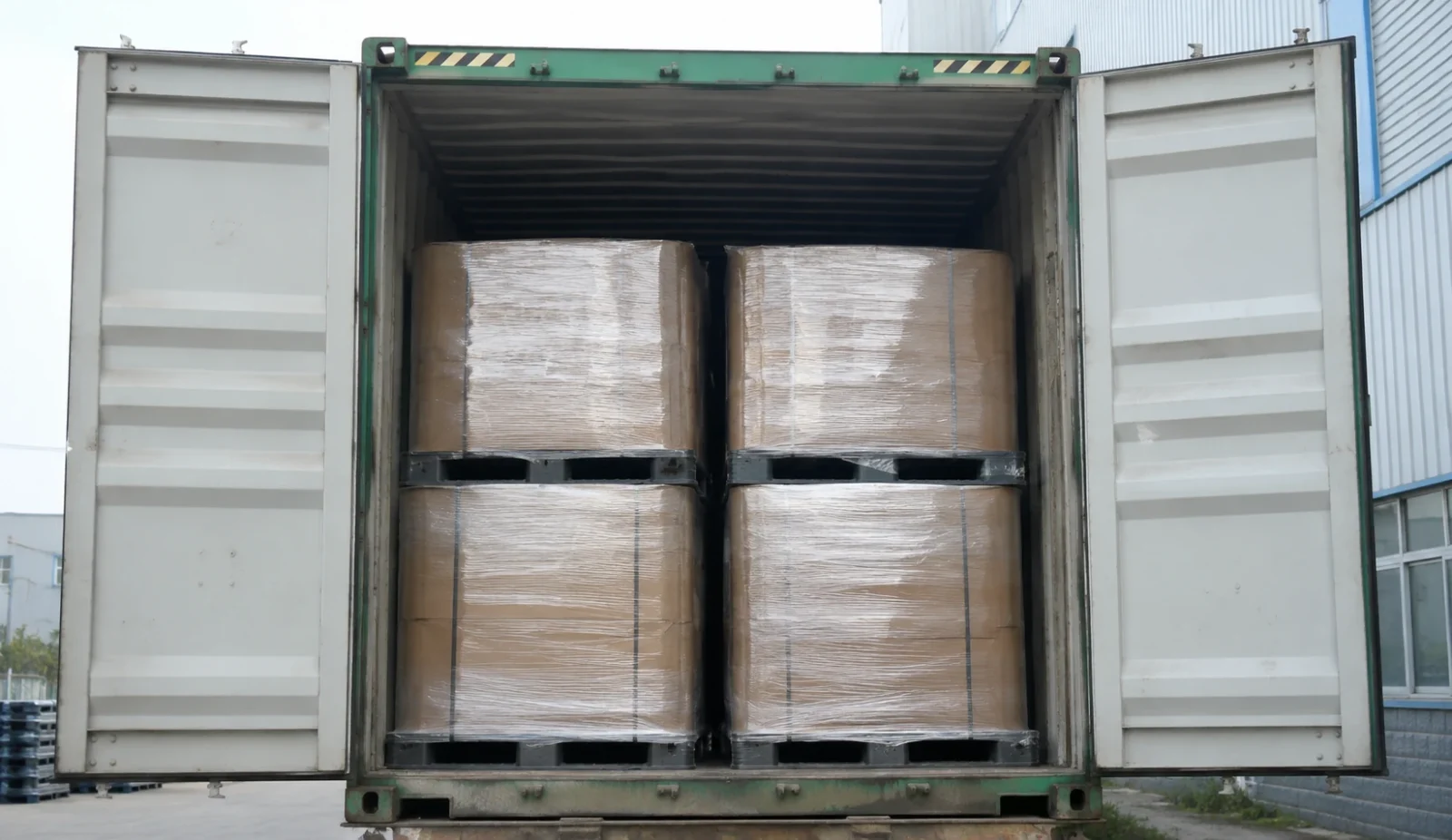 Glass Greenhouses: Ultimate Guide for Bulk Buyers 4 pallet-packaging-for-dibibi-outdoor-products